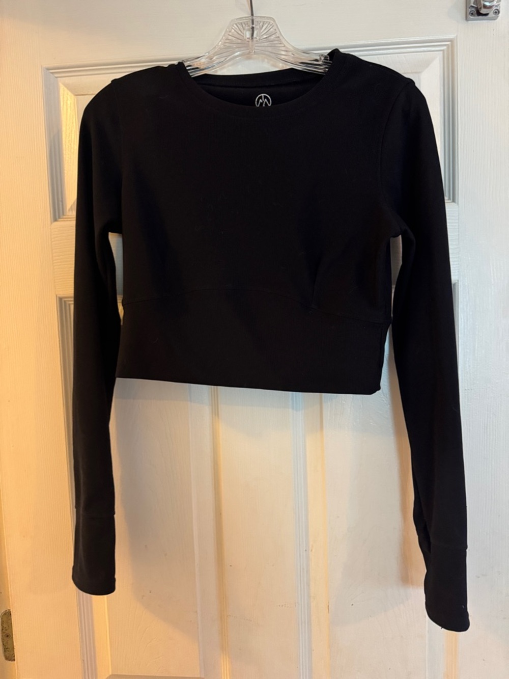 Black Long-Sleeve Crop Top — Women's Athletic Crew